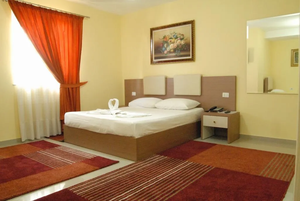 Hotel Relax City Center Tiran 3*,